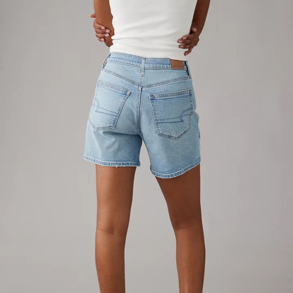 NEW‎ American Eagle Outfitters Light Blue 6" Denim Shorts Size 2